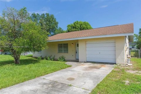 Casa en venta en Zephyrhills, Florida, 4 dormitorios, 200.2 m2 № 1834203 - foto 1