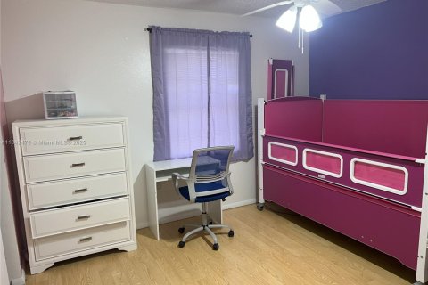 Casa en venta en Zephyrhills, Florida, 4 dormitorios, 200.2 m2 № 1834203 - foto 18