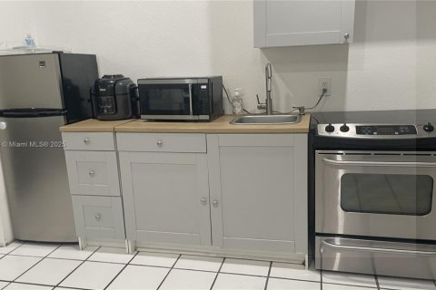 Casa en venta en Zephyrhills, Florida, 4 dormitorios, 200.2 m2 № 1834203 - foto 5