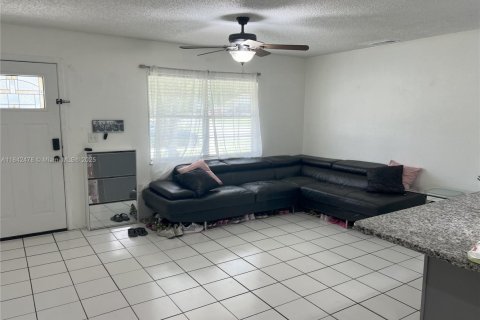 Casa en venta en Zephyrhills, Florida, 4 dormitorios, 200.2 m2 № 1834203 - foto 17