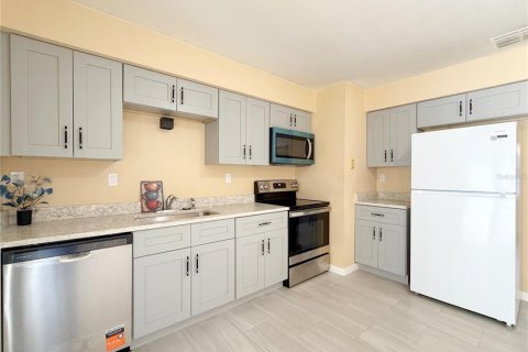 Appartement à louer à Largo, Floride: 2 chambres, 78.04 m2 № 2418964 - photo 5