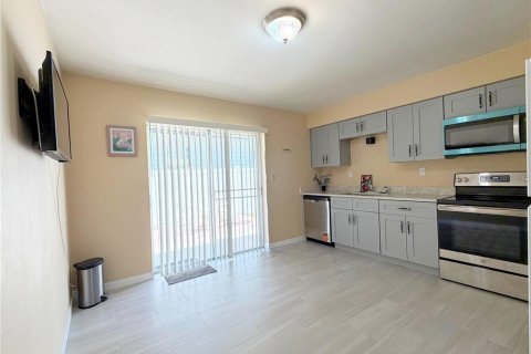 Appartement à louer à Largo, Floride: 2 chambres, 78.04 m2 № 2418964 - photo 8