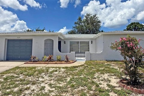 Casa en alquiler en Port Richey, Florida, 3 dormitorios, 133.97 m2 № 1895132 - foto 2