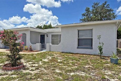 Casa en alquiler en Port Richey, Florida, 3 dormitorios, 133.97 m2 № 1895132 - foto 1
