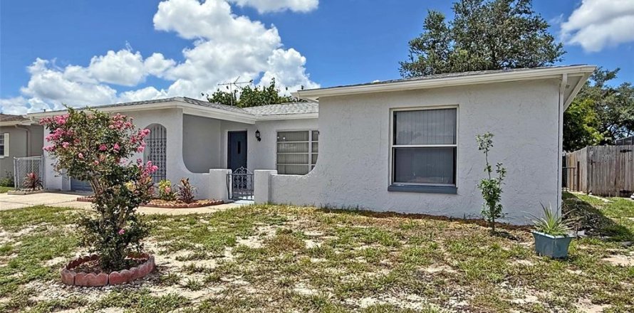 Casa en Port Richey, Florida 3 dormitorios, 133.97 m2 № 1895132