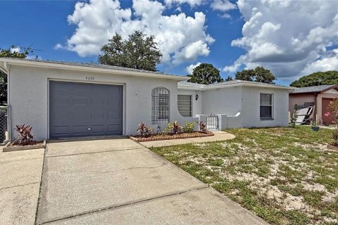 Casa en alquiler en Port Richey, Florida, 3 dormitorios, 133.97 m2 № 1895132 - foto 4