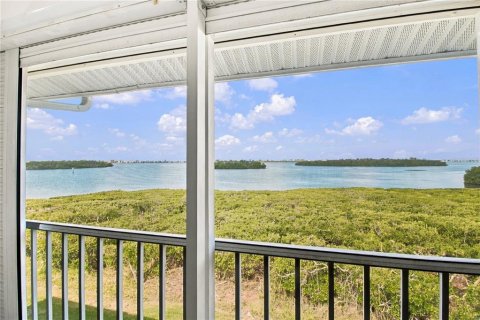 Condo in Bradenton, Florida, 2 bedrooms  № 2393382 - photo 2