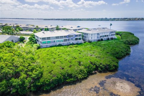 Condo in Bradenton, Florida, 2 bedrooms  № 2393382 - photo 10