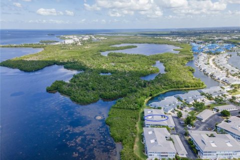 Condo in Bradenton, Florida, 2 bedrooms  № 2393382 - photo 13