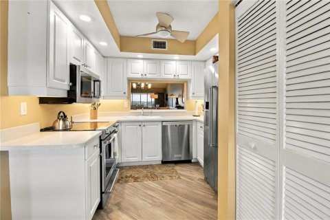 Condo in Bradenton, Florida, 2 bedrooms  № 2393382 - photo 21