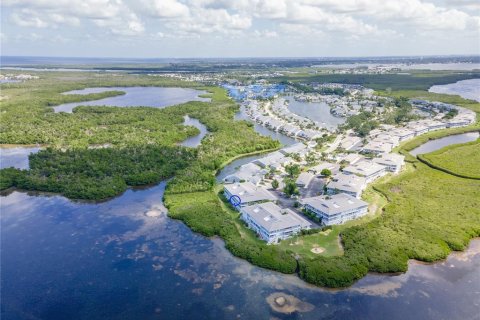 Condo in Bradenton, Florida, 2 bedrooms  № 2393382 - photo 14
