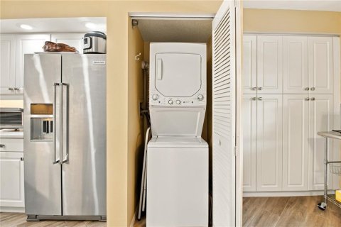 Condo in Bradenton, Florida, 2 bedrooms  № 2393382 - photo 24