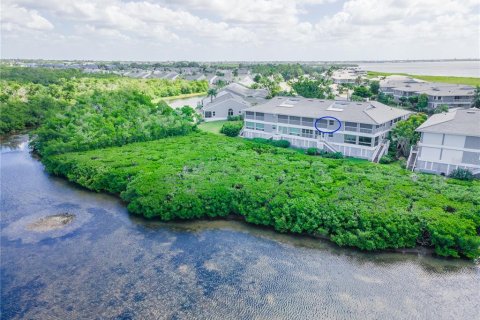 Condo in Bradenton, Florida, 2 bedrooms  № 2393382 - photo 8