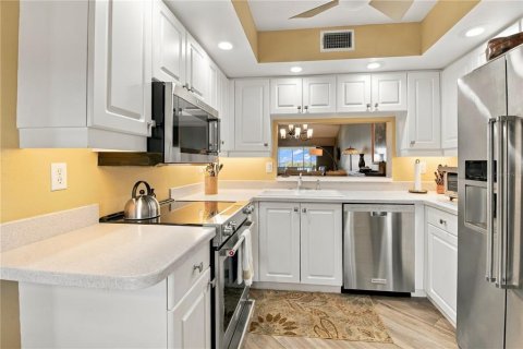 Condo in Bradenton, Florida, 2 bedrooms  № 2393382 - photo 22