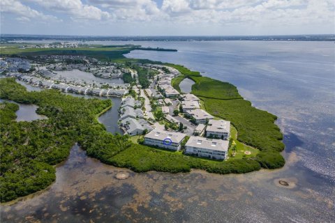 Condo in Bradenton, Florida, 2 bedrooms  № 2393382 - photo 15