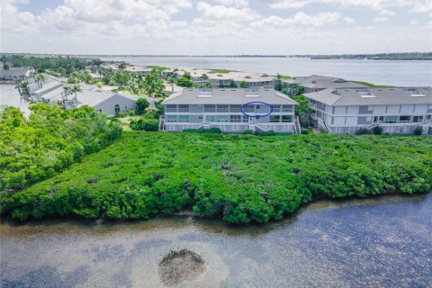 Condo in Bradenton, Florida, 2 bedrooms  № 2393382 - photo 9