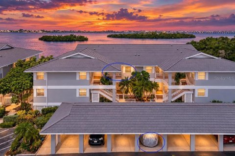 Condo in Bradenton, Florida, 2 bedrooms  № 2393382