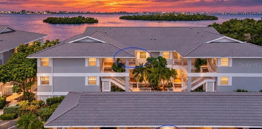 Condo in Bradenton, Florida, 2 bedrooms  № 2393382