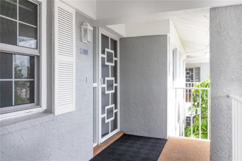Condo in Bradenton, Florida, 2 bedrooms  № 2393382 - photo 17