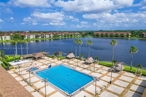 Condo in Pembroke Pines, Florida, 2 bedrooms  № 1929579 - photo 24