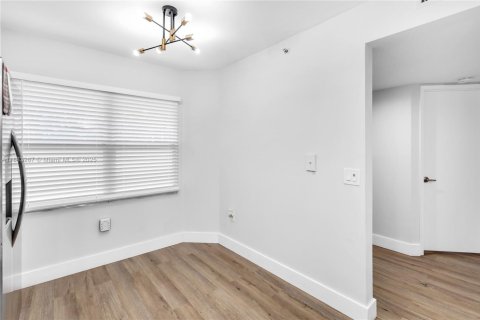 Condo in Pembroke Pines, Florida, 2 bedrooms  № 1929579 - photo 5