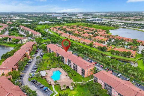 Condo in Pembroke Pines, Florida, 2 bedrooms  № 1929579 - photo 22