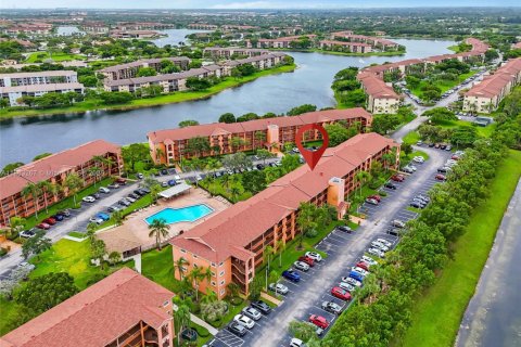Condo in Pembroke Pines, Florida, 2 bedrooms  № 1929579 - photo 19
