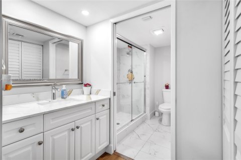 Condo in Pembroke Pines, Florida, 2 bedrooms  № 1929579 - photo 17