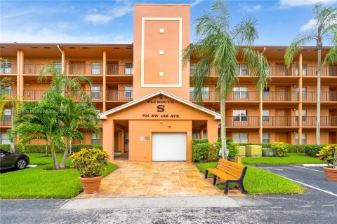 Condo in Pembroke Pines, Florida, 2 bedrooms  № 1929579 - photo 21
