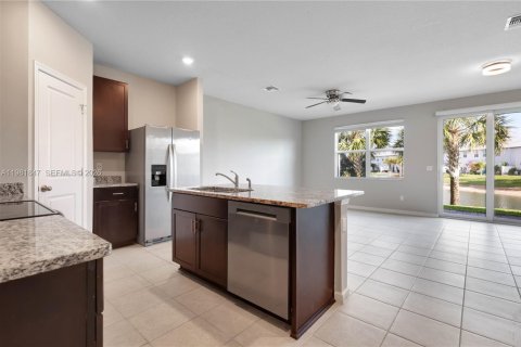 Touwnhouse à vendre à Mangonia Park, Floride: 3 chambres, 135.08 m2 № 2043180 - photo 4