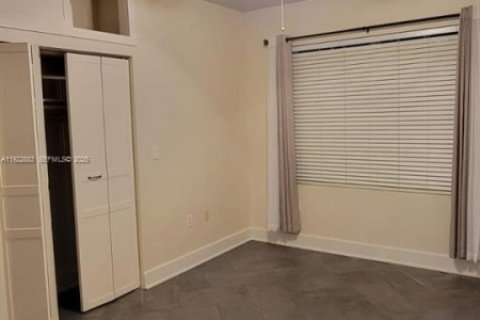 Снять в аренду квартиру в Корал-Гейблс, Флорида 1 спальня, 49.24м2, № 1982270 - фото 9