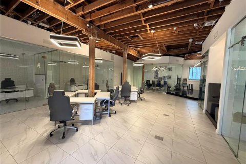 Commercial property in Tampa, Florida 211.82 sq.m. № 2195354 - photo 2
