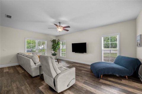 Casa en venta en Green Cove Springs, Florida, 5 dormitorios, 235.97 m2 № 2195775 - foto 3