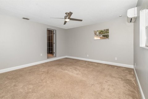 House in Altamonte Springs, Florida 3 bedrooms, 152.17 sq.m. № 1873144 - photo 11