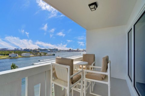 Condo in Fort Lauderdale, Florida, 1 bedroom  № 1223244 - photo 1