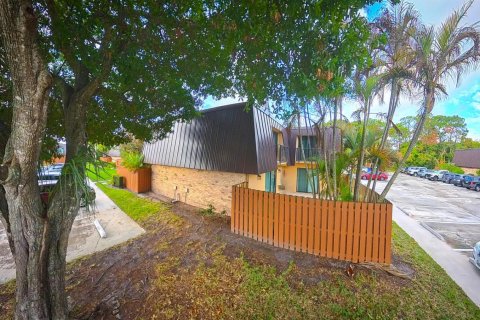 Adosado en venta en Stuart, Florida, 2 dormitorios, 119.66 m2 № 2240555 - foto 2