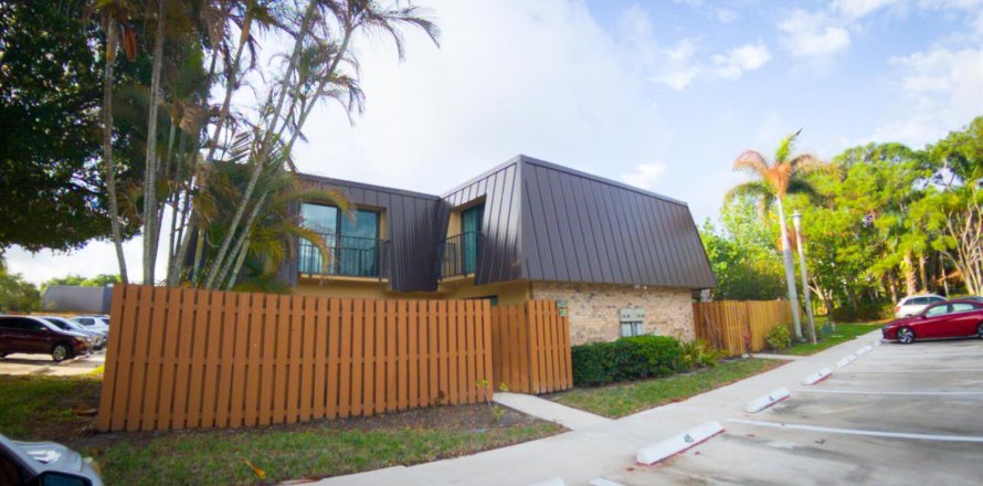 Adosado en Stuart, Florida 2 dormitorios, 119.66 m2 № 2240555