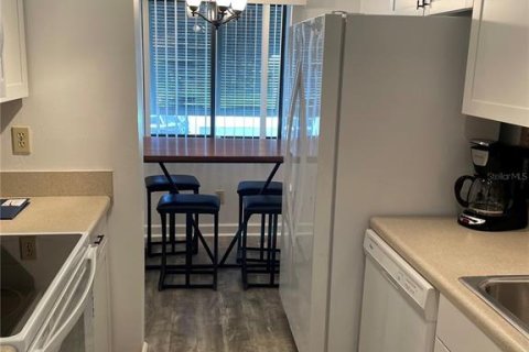 Condo in Sarasota, Florida, 2 bedrooms  № 1885979 - photo 2