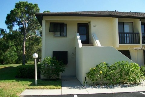 Condo in Sarasota, Florida, 2 bedrooms  № 1885979 - photo 1