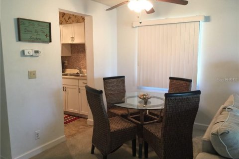 Condo in Sarasota, Florida, 2 bedrooms  № 1885979 - photo 5