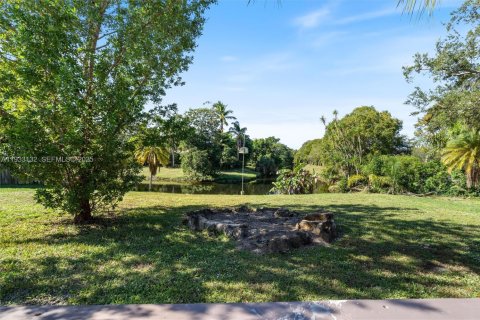 Купить виллу или дом в Корал-Спрингс, Флорида 4 спальни, 180.97м2, № 1991830 - фото 17