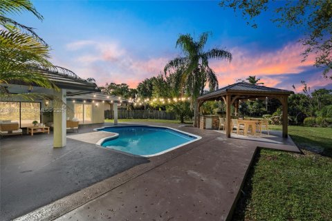 Купить виллу или дом в Корал-Спрингс, Флорида 4 спальни, 180.97м2, № 1991830 - фото 2