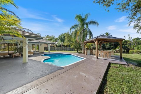 Купить виллу или дом в Корал-Спрингс, Флорида 4 спальни, 180.97м2, № 1991830 - фото 15