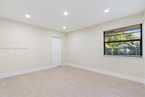 Купить виллу или дом в Корал-Спрингс, Флорида 4 спальни, 180.97м2, № 1991830 - фото 12