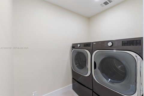 Купить виллу или дом в Корал-Спрингс, Флорида 4 спальни, 180.97м2, № 1991830 - фото 14