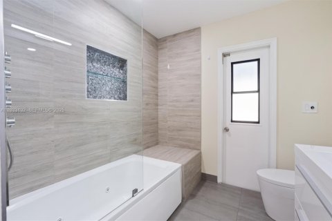 Купить виллу или дом в Корал-Спрингс, Флорида 4 спальни, 180.97м2, № 1991830 - фото 11