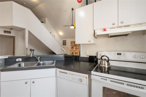 Condo in Orlando, Florida, 1 bedroom  № 2258800 - photo 6