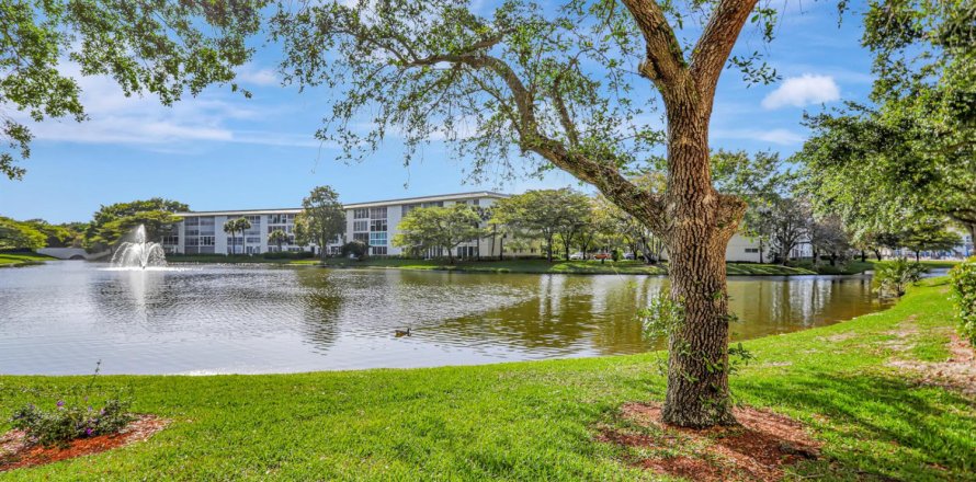 Condo in Coconut Creek, Florida, 2 bedrooms № 2250090