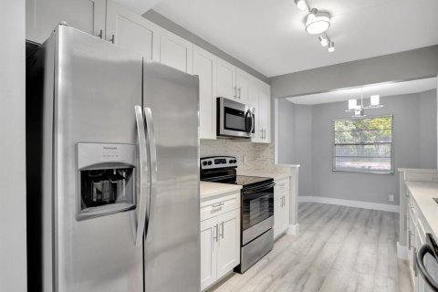 Condo in Coconut Creek, Florida, 2 bedrooms № 2250090 - photo 20