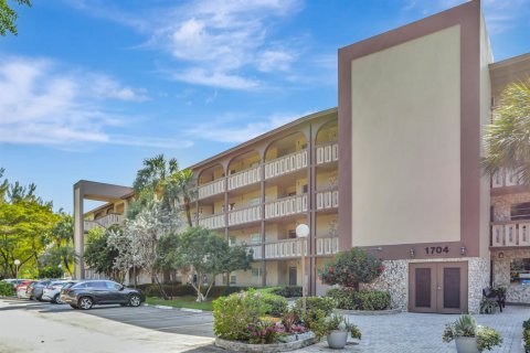 Condo in Coconut Creek, Florida, 2 bedrooms № 2250090 - photo 30